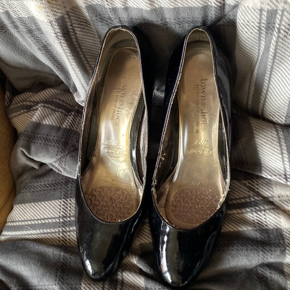 Size 7 women’s black high heel - Picture 1 of 1